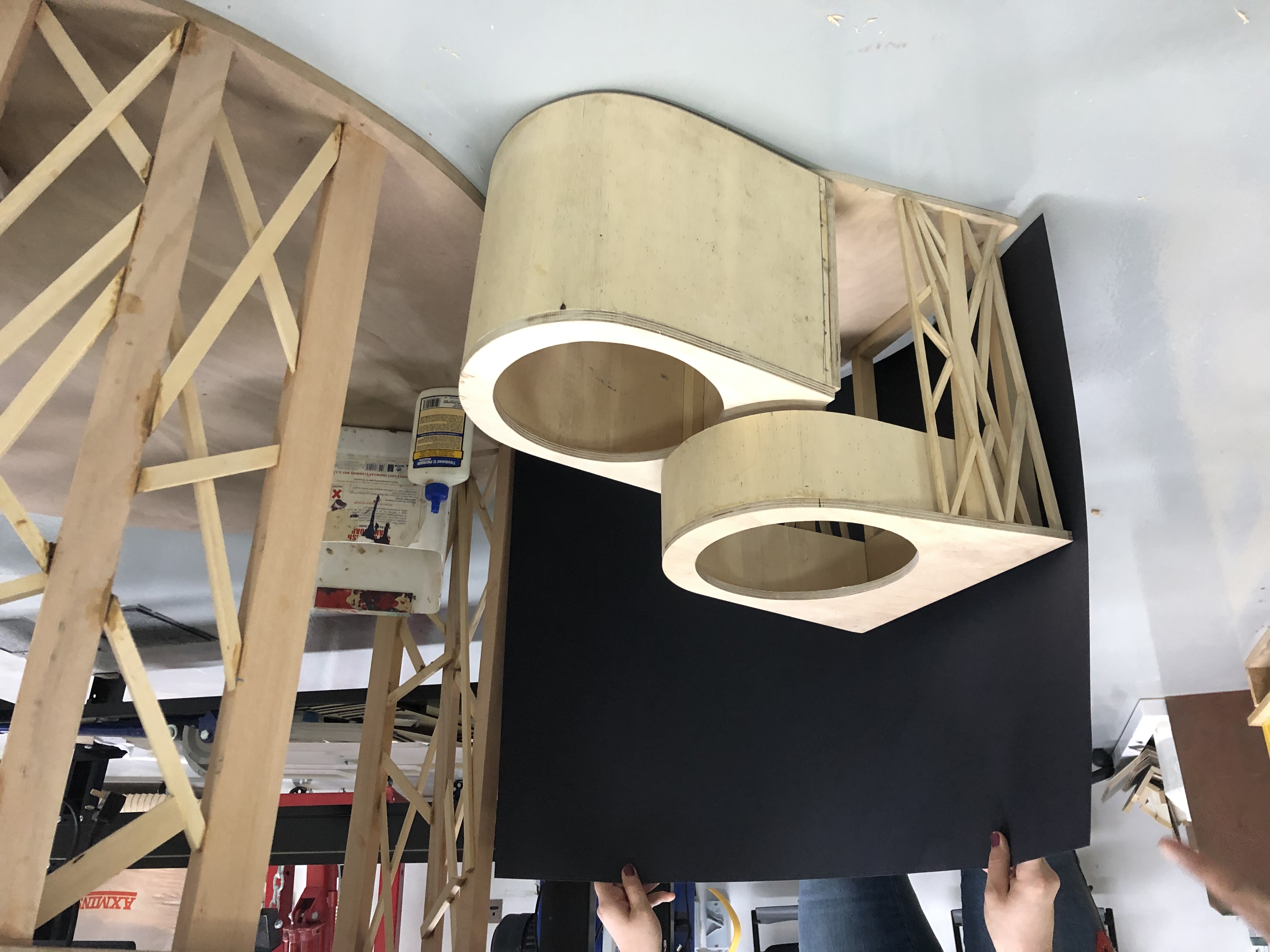 PawHaven — Assembled double food bowl with lattice side panels